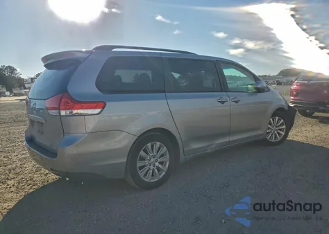 2011 Toyota Sienna Xle z USA, uszkodzony, nr VIN 5TDYK3DC3BS022268